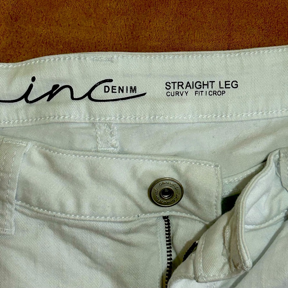 Inc Denim brand White cropped jeans with cute femine detail on outer leg